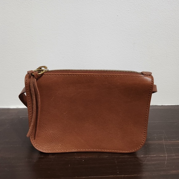 Madewell The Simple Pouch Belt Bag in English Saddle - Picture 4 of 13